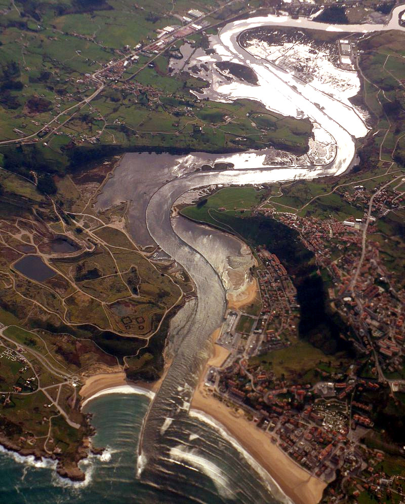 Llanura de inundación en la desembocadura del río Saja, Cantabria